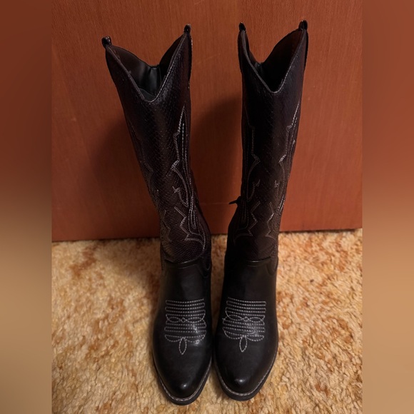 Fall / Winter Cowboy Boots - Picture 1 of 6